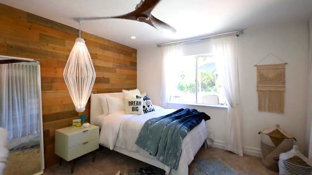boys bedroom with ceiling fan
