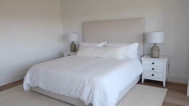 minimalistic bedroom idea
