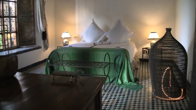 moroccan bedroom idea green white