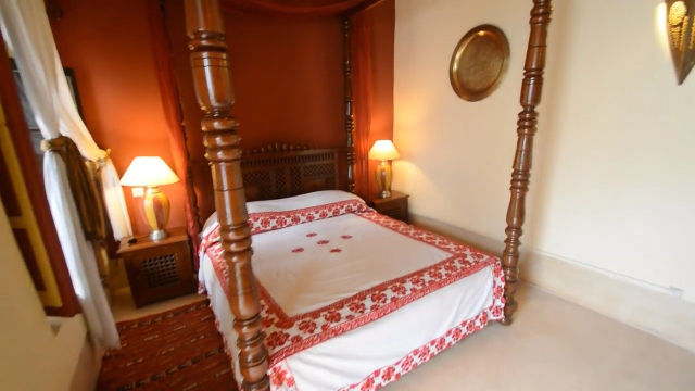 moroccan bedroom idea pink white